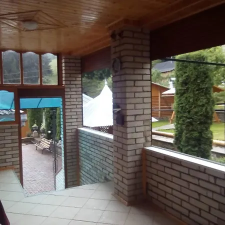 у власія Guest house Putyla